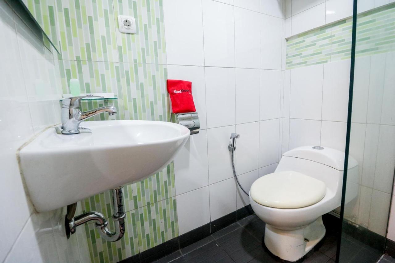 Reddoorz Plus Near Universitas Lambung Mangkurat Banjarmasin  Esterno foto